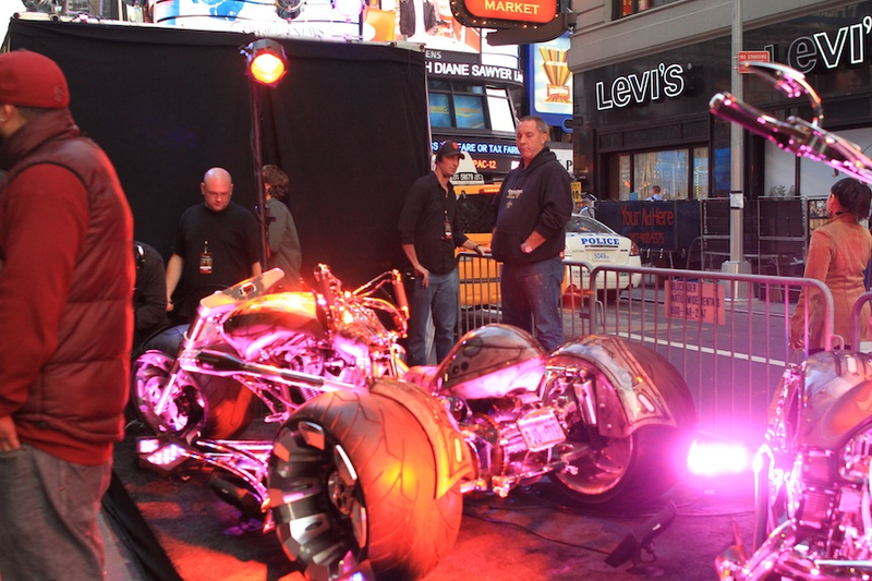 Illustration for article titled New York City's Gears of War 3 Launch Party in Six Pictures